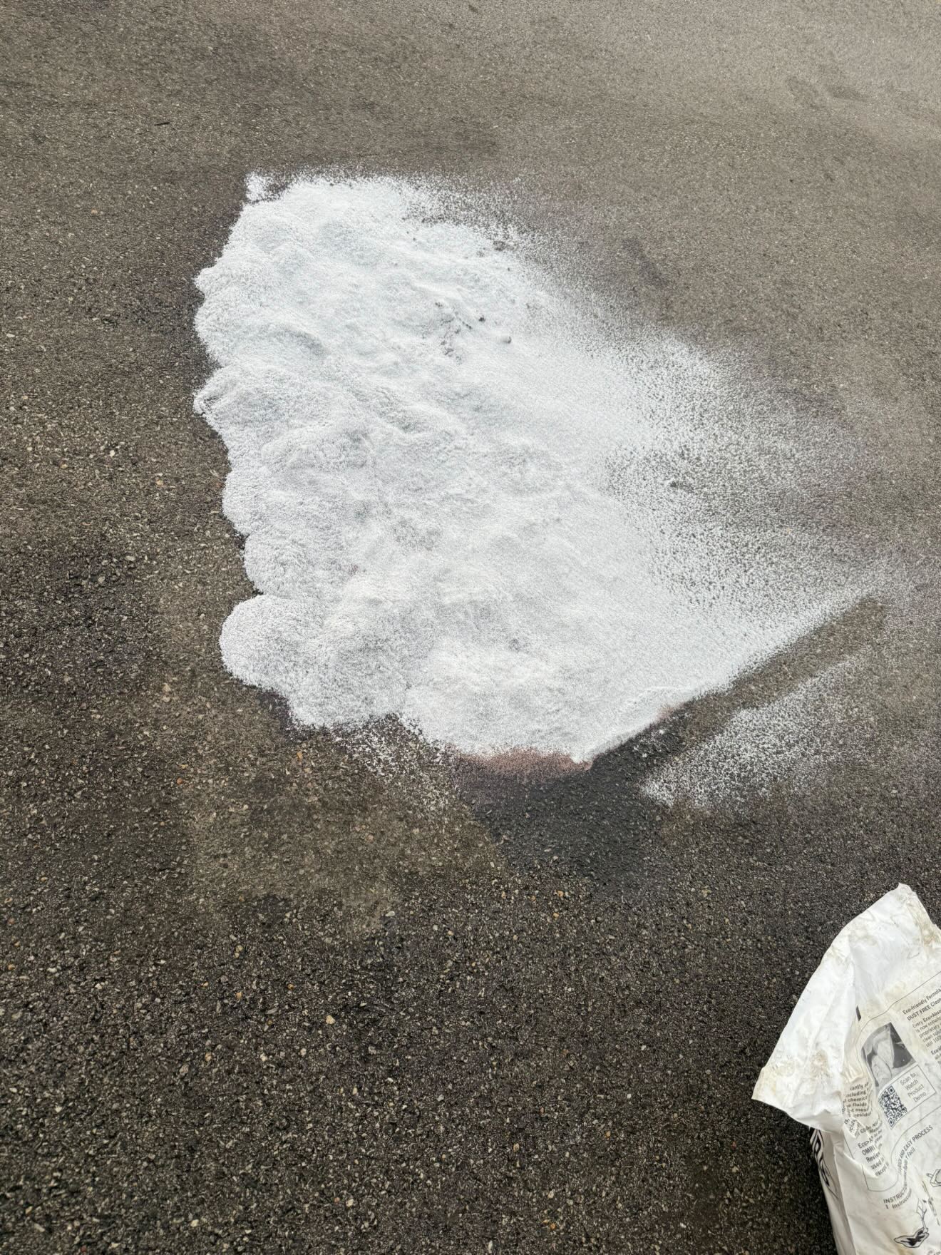 Hydraulic spill cleanup with eco-friendly absorbent